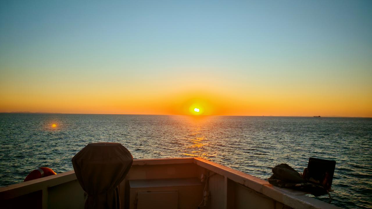 在东北，山海相逢处的日出，藏着北国独有的壮阔与温柔。当渤海湾的浪还在夜色里轻涌，