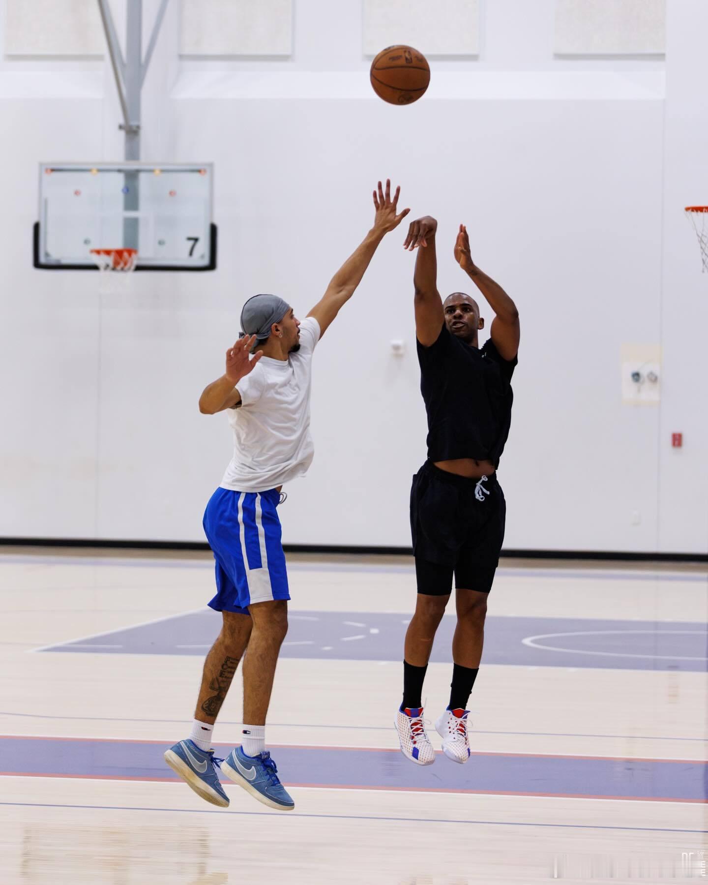 克里斯-保罗更新Ins动态，晒出多张个人训练动态，配文“相信我……我还有计划，别