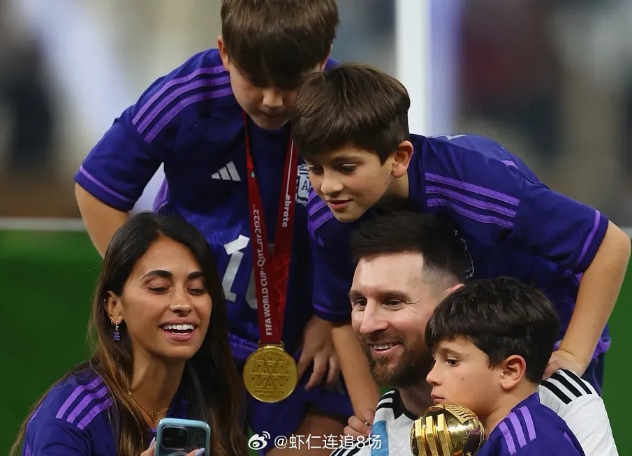 在接受《时尚芭莎》采访时，梅西的妻子安东内拉透露了他们在迈阿密家中的日常生活。现