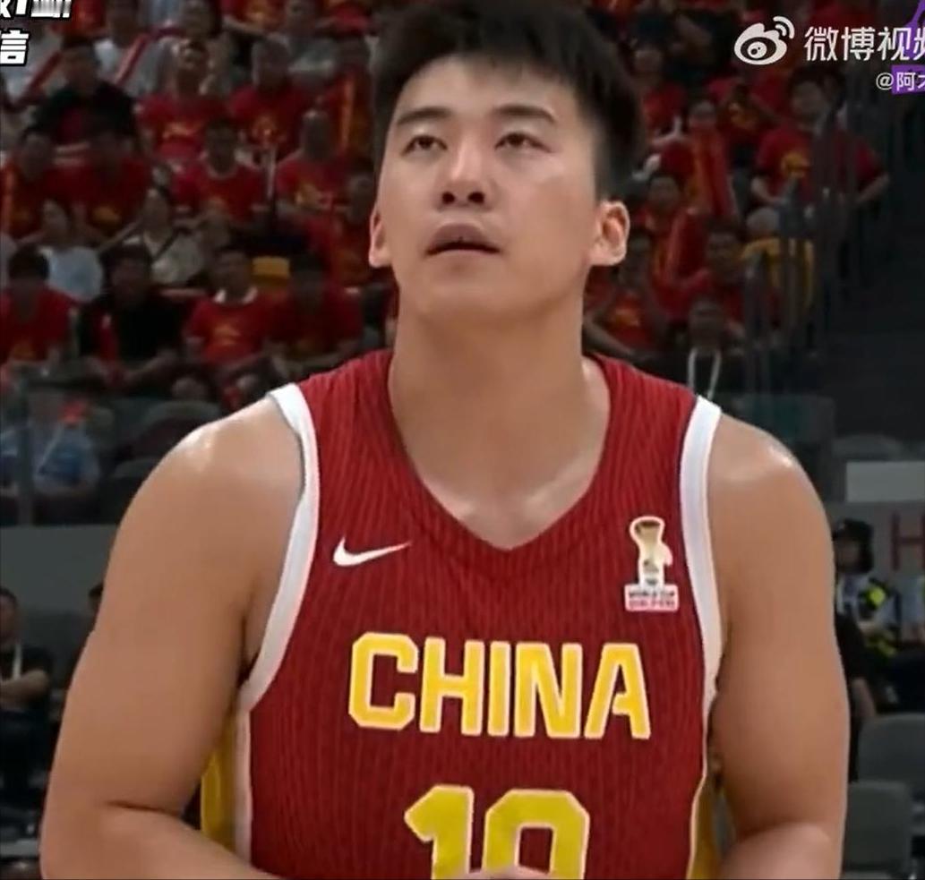 石奎第二，现役国手王俊杰加盟香港金牛！说实话，这个消息对于我来说很突然。

有两