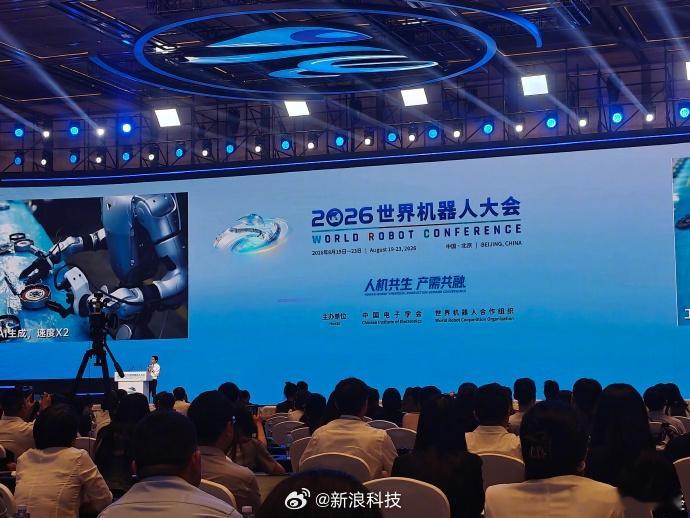 【王兴兴回应人形机器人何时推广】何小鹏谈机器人为什么一定是人形8月20日上午消息