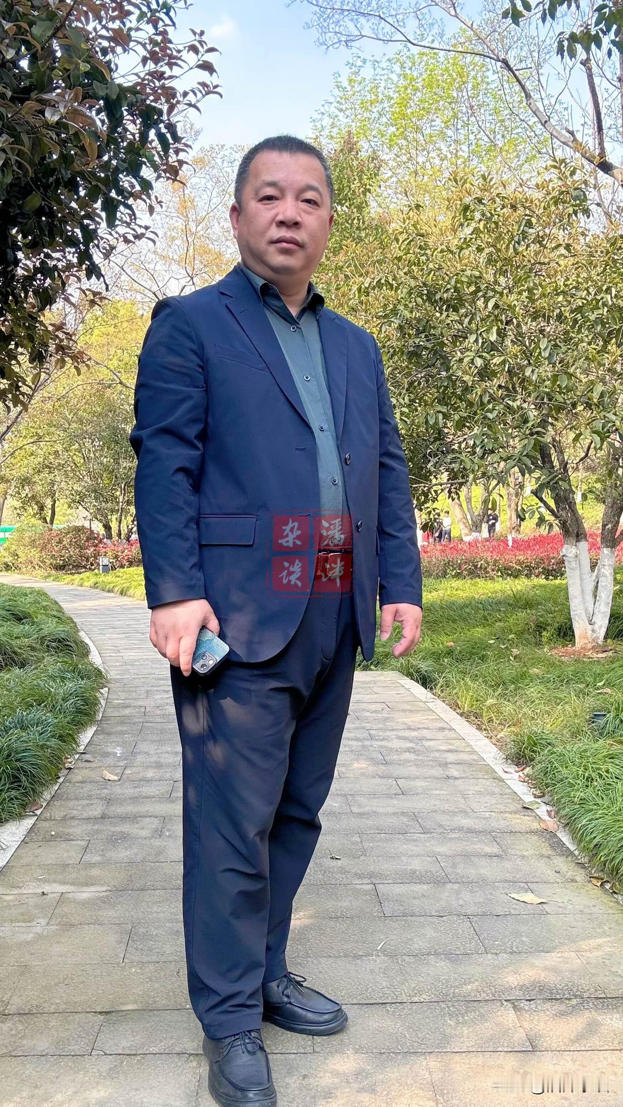 人到中年，学会给生活做减法。不必强融圈子，不必讨好他人。留下的，是真心；离开的，