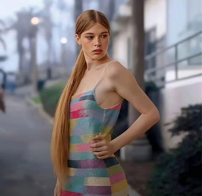 她的父亲究竟做错了什么？要遭到这样的惩罚，薇薇安吐槽父亲马斯克对自己的成长不够关