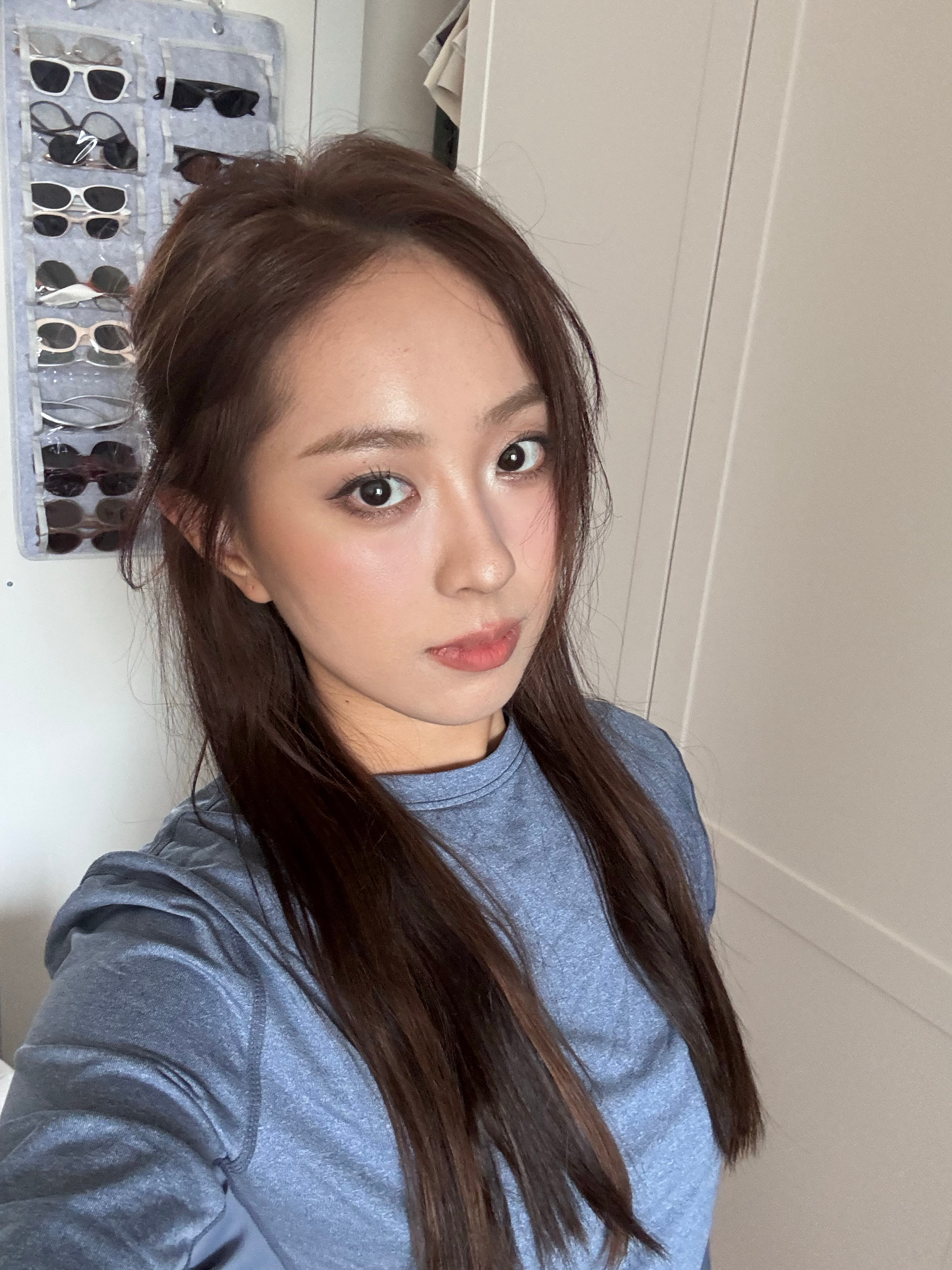 画完美美的妆美美的自拍三张🤳 ​​​