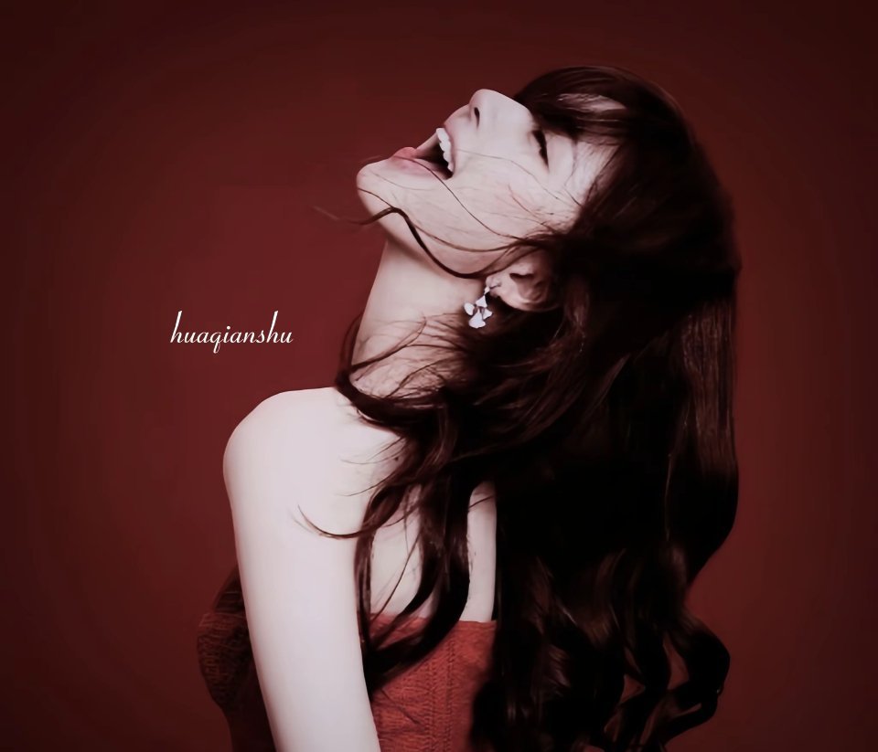 她以缺席的方式在我的生活里无处不在❤️💜赵露思