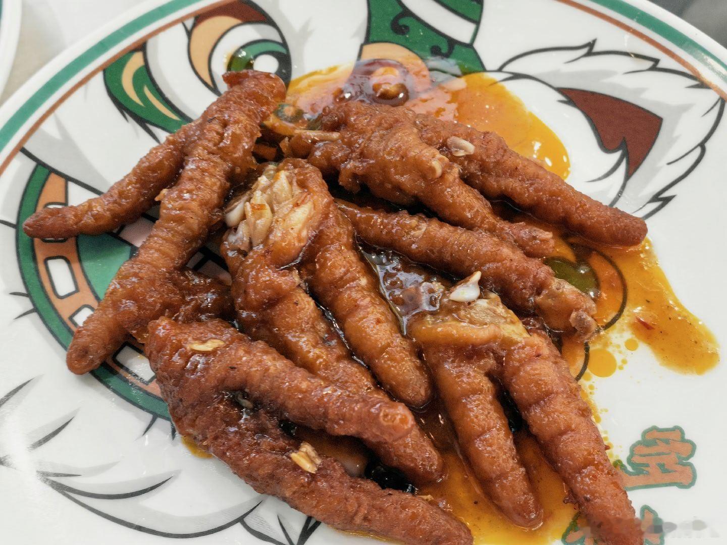 广东美食之旅结束，第一次吃猪杂汤饭，第一次吃传说中的霸王龙凤煲，都是好评。最后以