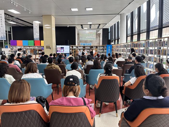 婺剧《三打白骨精》为何火爆出圈？主创团队走进济南市图书馆！近日，“为人民绽放”国