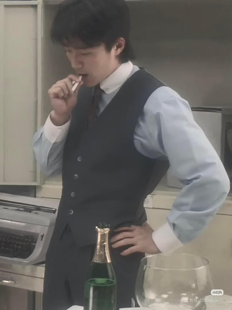 现在为什么没有男生留这种头发了呀~ 