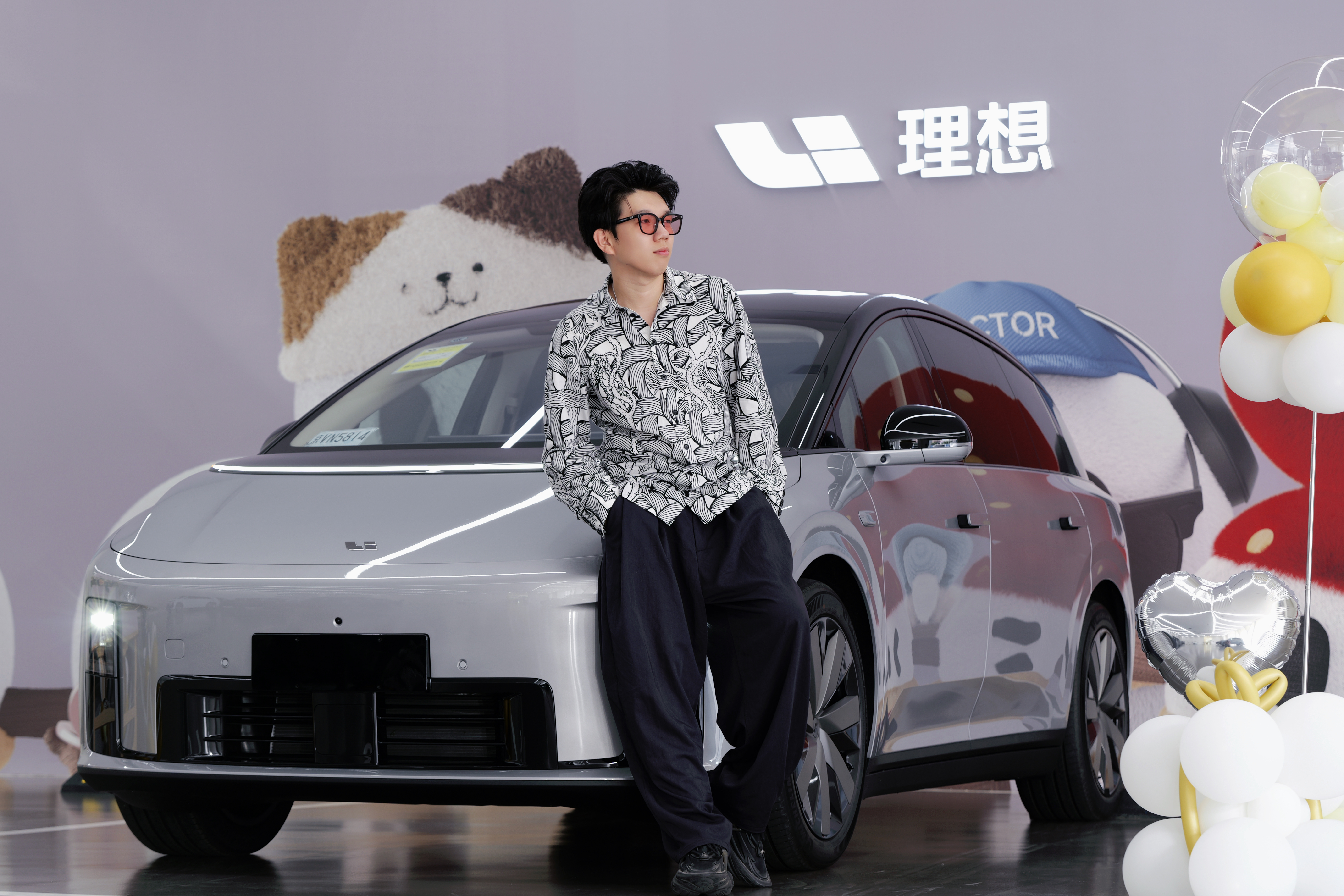 小小i8，拿下！银外白内，够不够帅？[酷]我的理想i8提车日记 ​​​