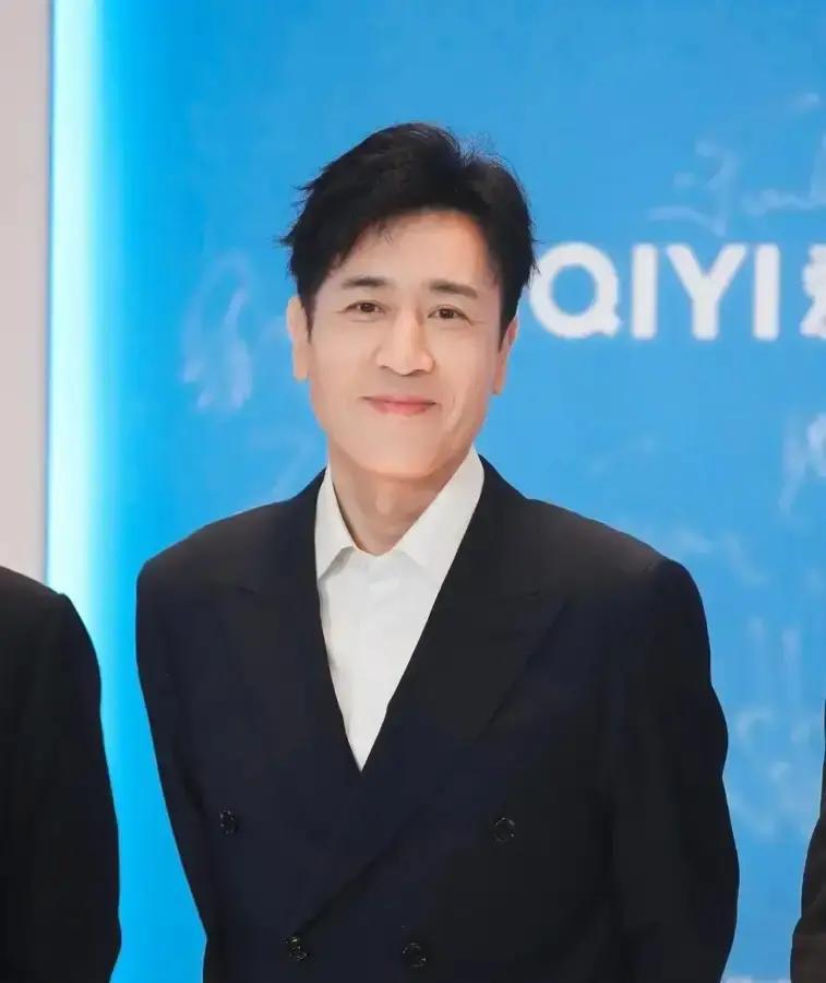 别再吵于和伟像不像毛泽东了。
 
你们争论的维度，落后了整整一个时代。
 
导演