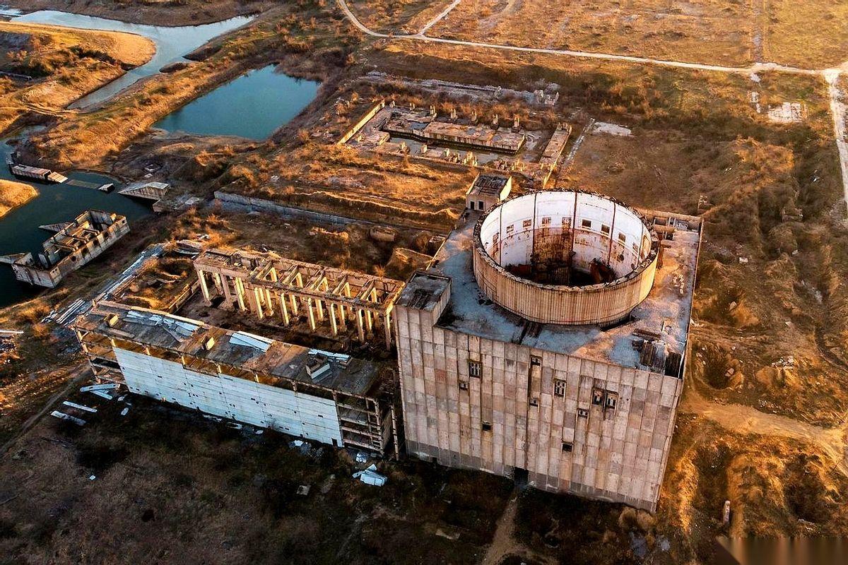 你哥们把我院子炸了，然后你揣着手跑过来说，哎呀兄弟，你这院子现在不安全啊，我得进