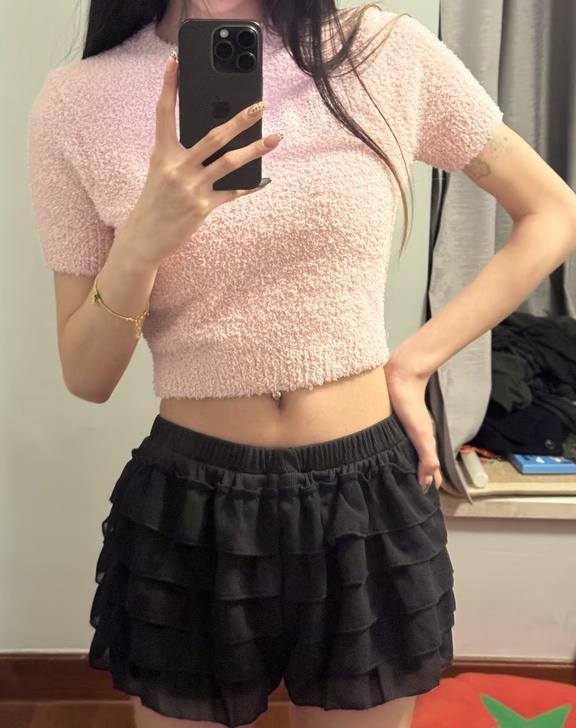 翻出一件blackpink联名
买了几年一直不知道带毛的短袖究竟要什么季节穿，在