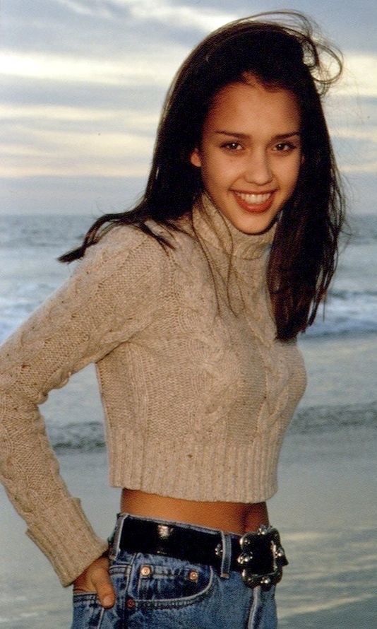 分享一组比较少见的老照片1996年的杰西卡·阿尔芭，摄于洛杉矶今天是芭姐的45岁