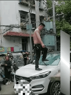 太可怕了，这样的人！！情绪相当不稳定啊。有些人，总是难以控制自己的情绪；开车路怒