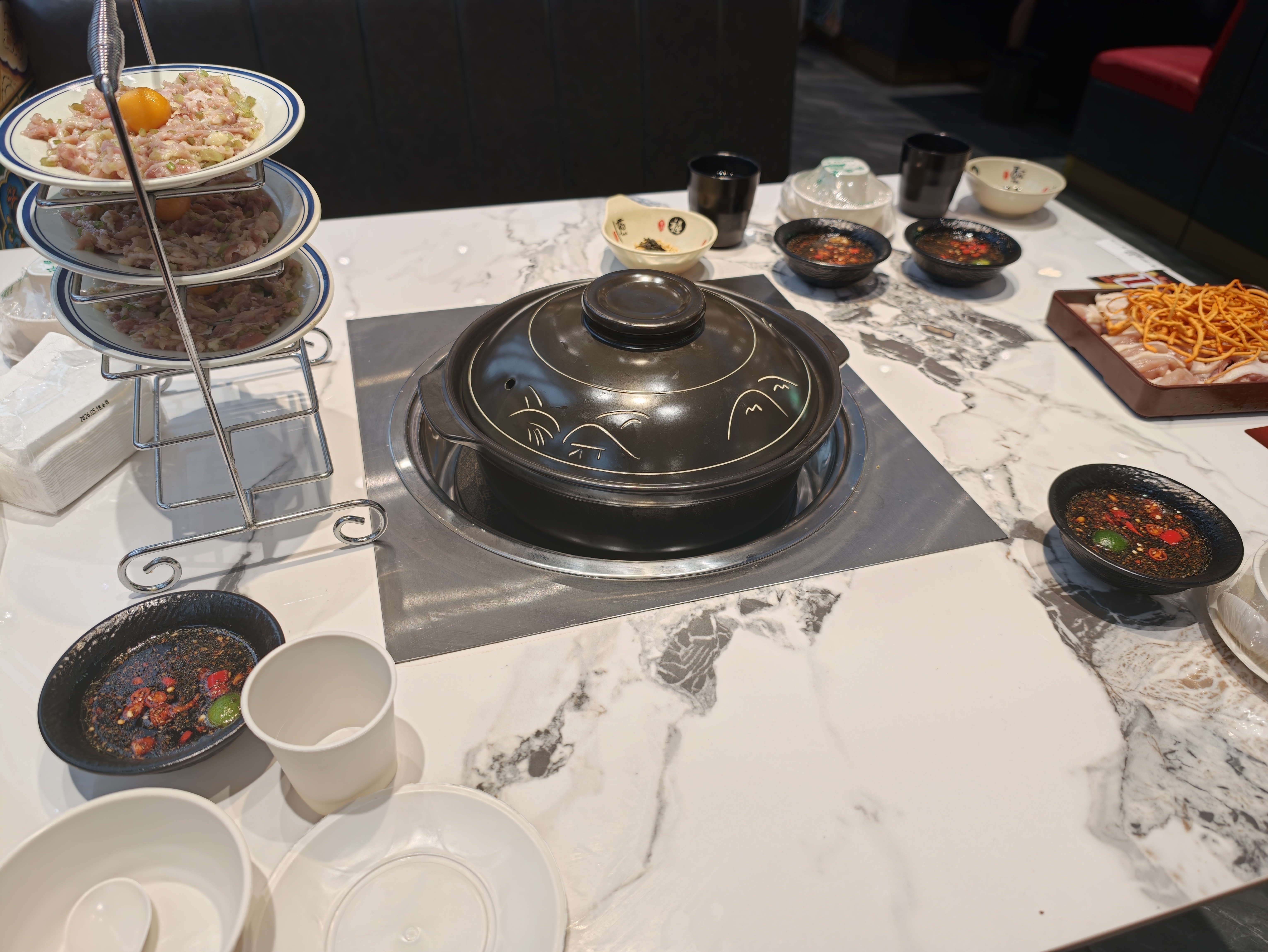 莫氏鸡煲火的那段时间迷上了鸡煲～好久没吃了，今晚安排上美食分享