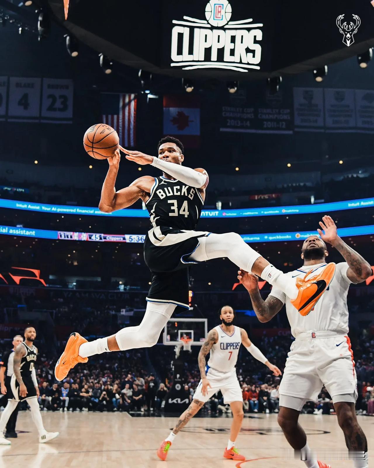 扬尼斯·阿德托昆博的 2023-24 赛季：

- 73场比赛
- 30.4分
