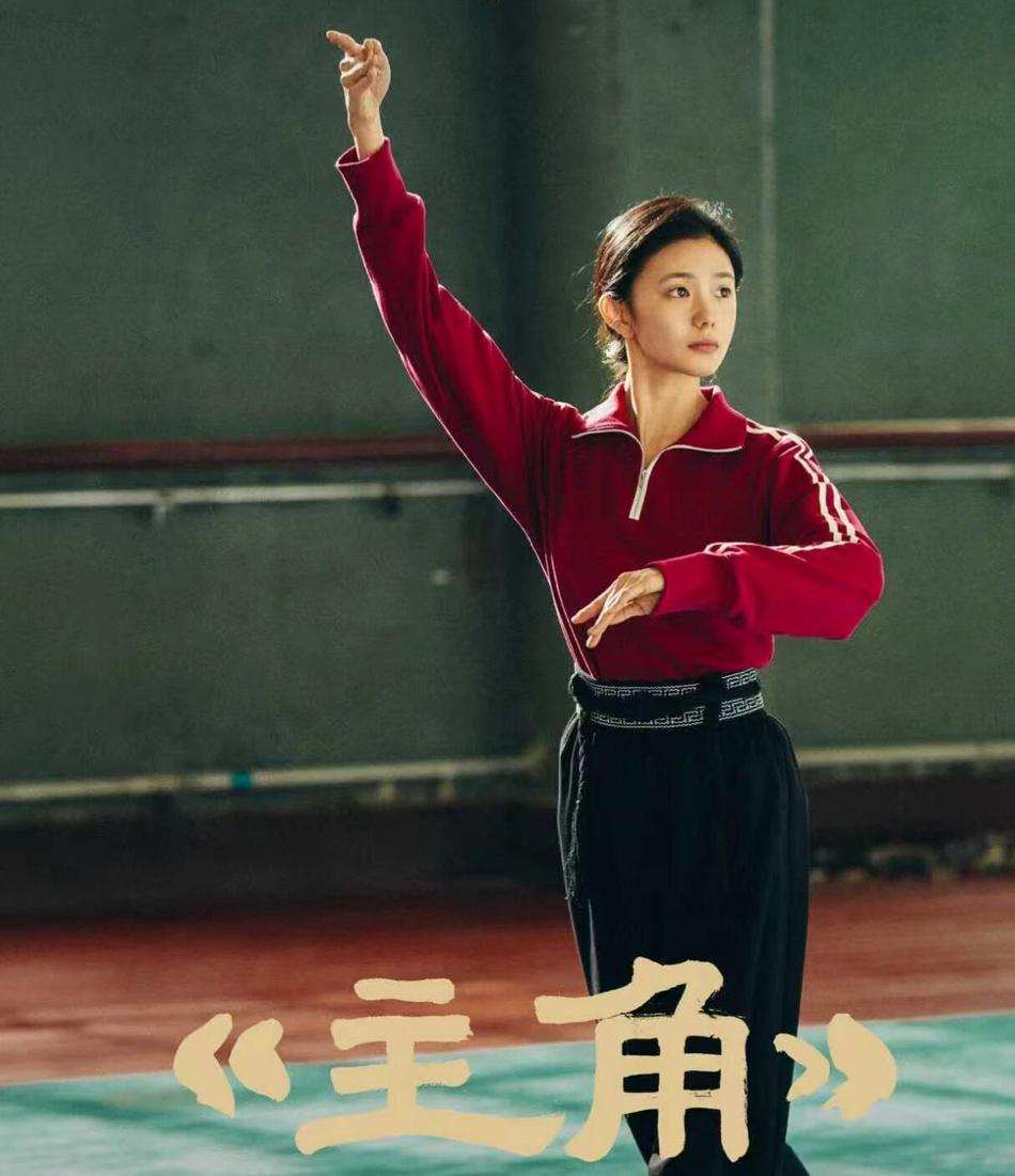 《主角》开播口碑热度双爆
央视一套黄金档新剧《主角》开播即火，前两集收视破2%，