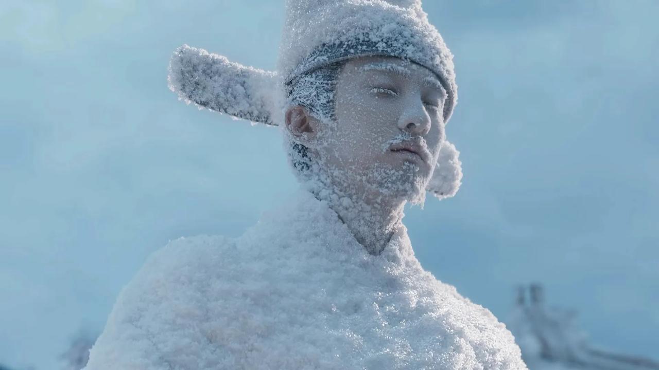 韩梁在大雪中挺直脊背站了一整夜的悲壮，是小人物在历史长河里的悲剧！

追剧《兰香