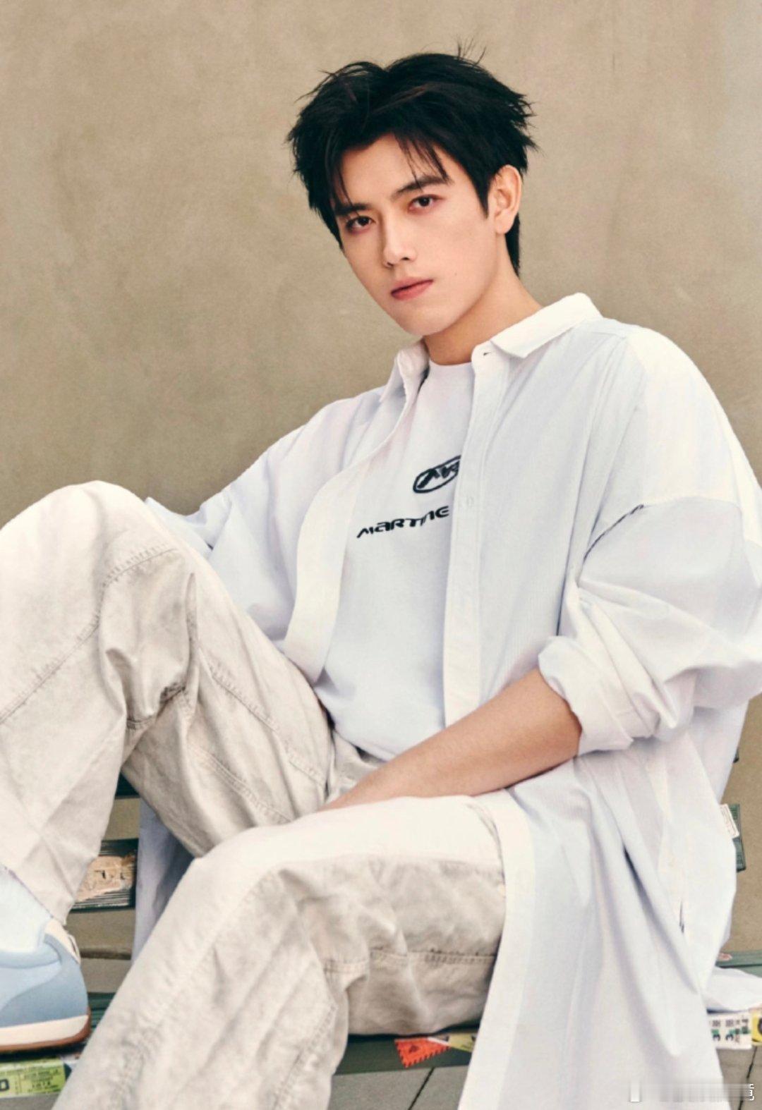 曝不醒男主陈飞宇网传陈飞宇暂定出演《不醒》男主，后续是否换人暂未可知。不少网友感