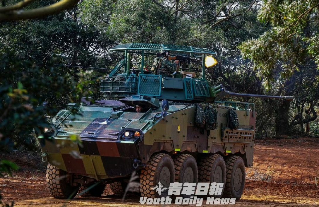 台军的CM-34云豹装甲车，炮塔顶部配备了防无人机网烽火问鼎计划