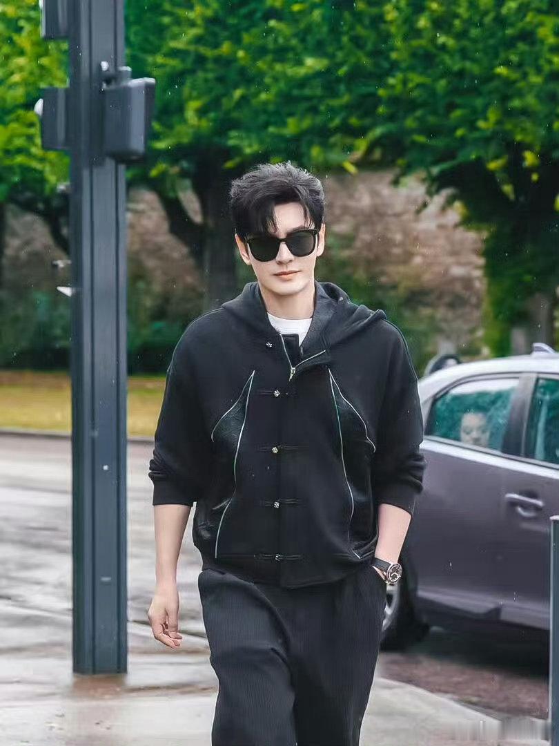 黄晓明尹正创业谁当老板黄晓明尹正强强联手闯内娱，合伙创办影视公司，真实职场剧情超