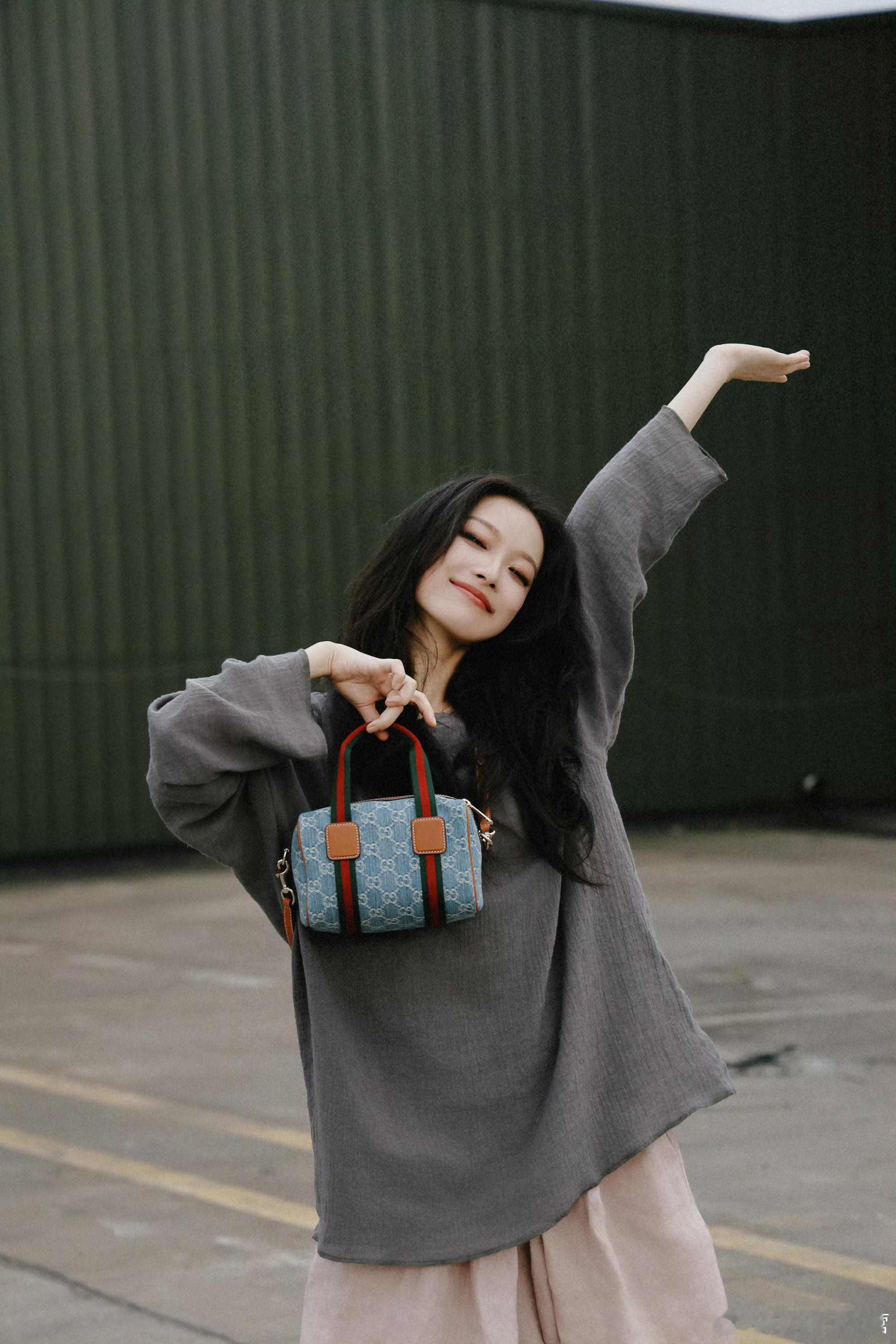 倪妮烟熏妆生日大片倪妮37岁生日照倪妮37岁生日照，美的，[舔屏][舔屏] ​​