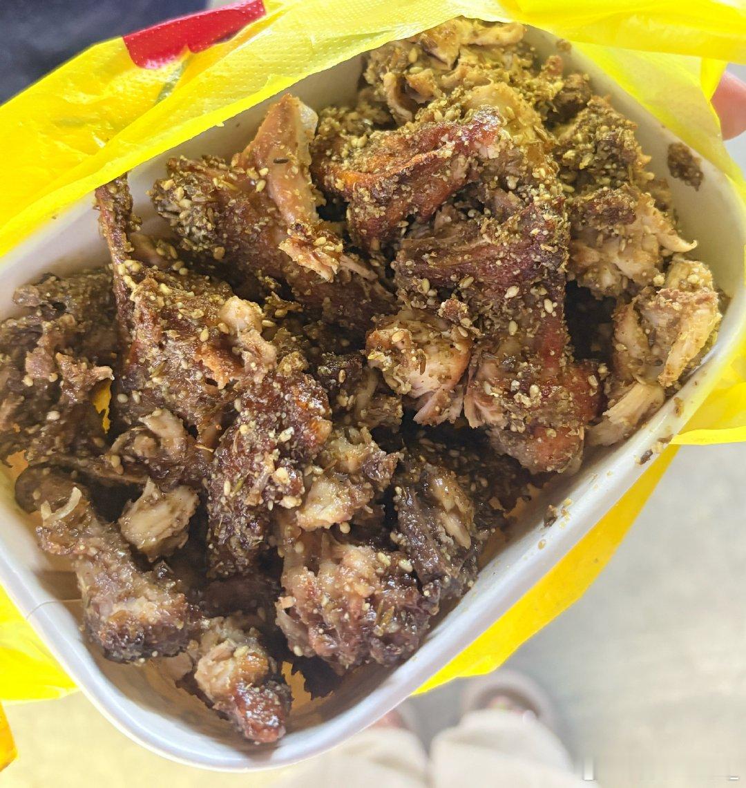 这个喷醋鸡架你就吃吧 好吃的恐怖好吃的吓人好吃啊真好吃啊 晚上忍住没吃晚饭的我都