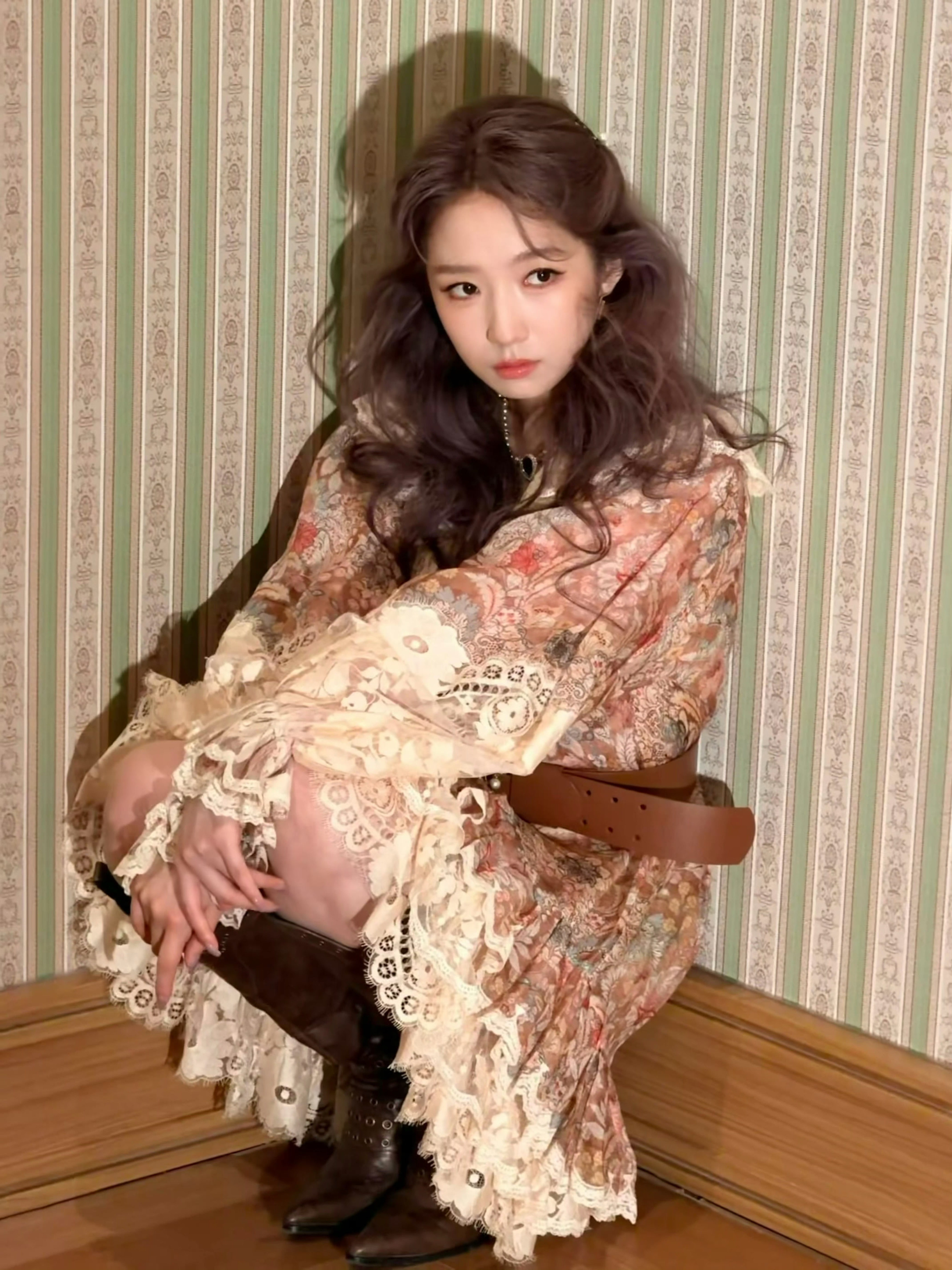 孟美岐宣璐合照 孟美岐刚刚晒出了自己昨日参加活动的图，还有和宣璐的合照，两人都好