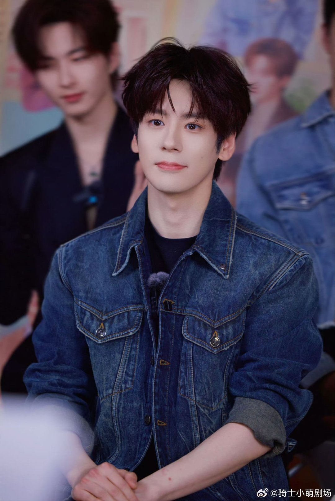 魏哲鸣说私下没有要维持的人设 魏哲鸣直播主打一个真实，不装不做作，坦言私下没有人