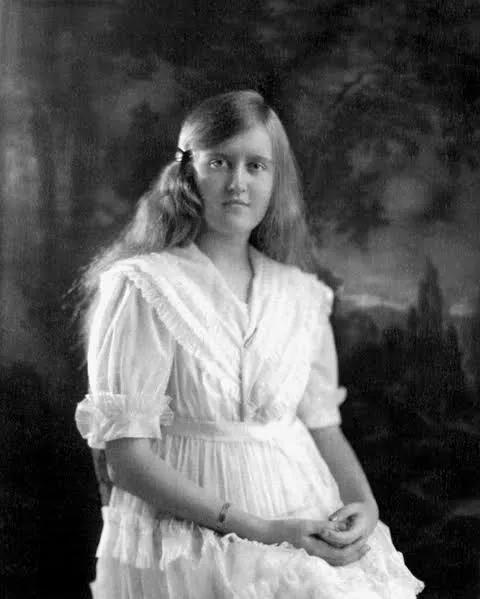 1927年，21岁拿到约6000万美元遗产后，这个女孩放弃了所有社交，选择避世隐