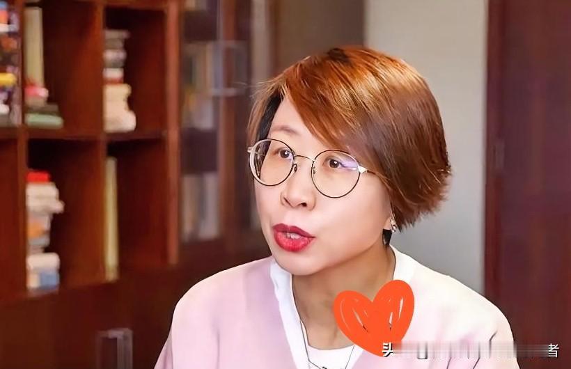 提起赵宏，别只看她现在的犀利，去翻翻她的老底，那才是真正的“降维打击”。

从政