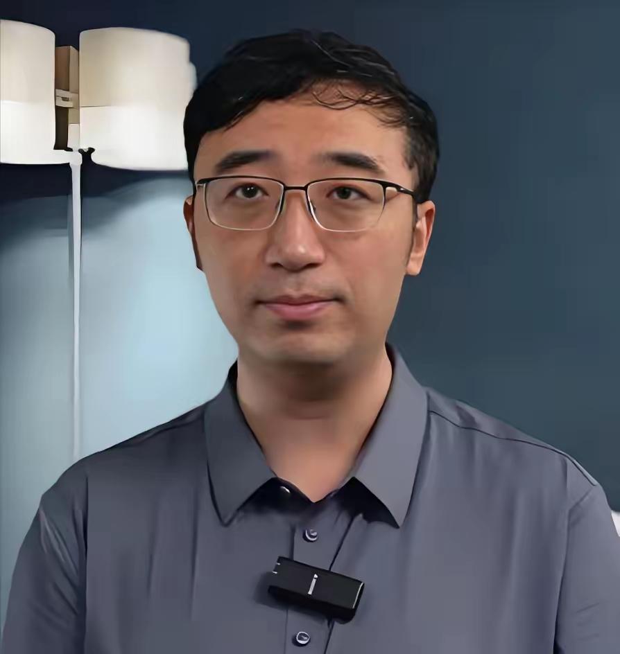 本科北大，硕士清华，却偏偏在毕业时找不到工作，最后只能当了月薪4000元的老师。