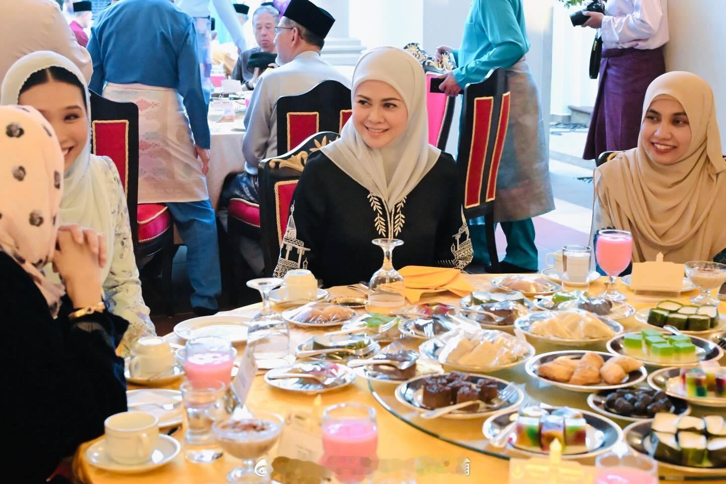 王室王室马来西亚王室雪兰莪 2026年2月23日，雪兰莪王室出席诵经仪式。 