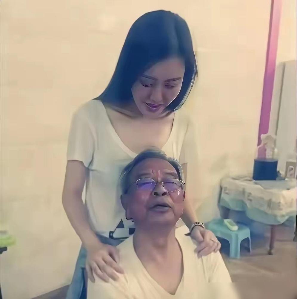 褚时健一个冷眼就看穿了田朴珺：这种削尖脑袋想当主角的拧巴劲儿，真的装不出高贵。