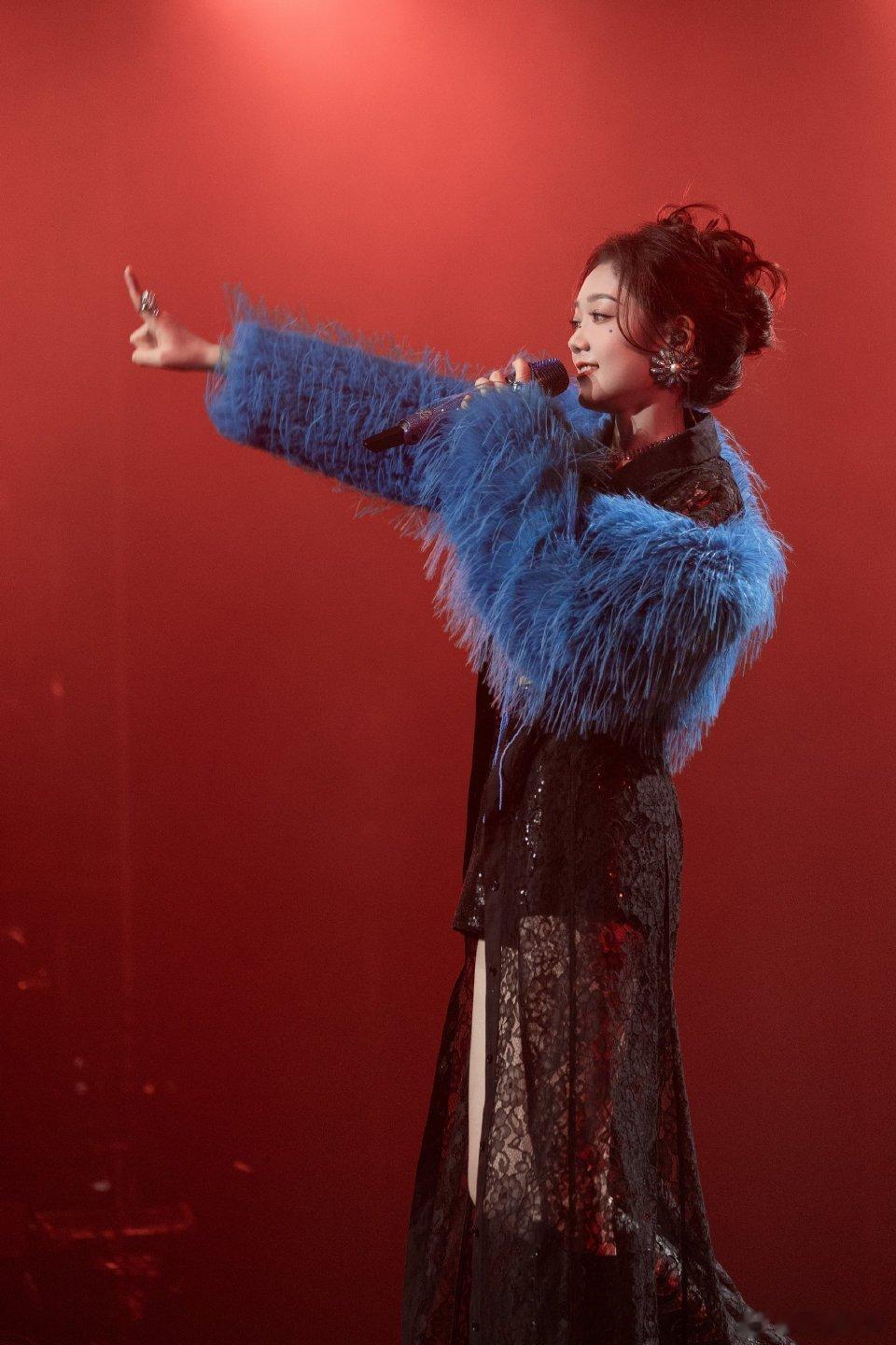 #硬糖少女303##希林娜依高# 今日份糖妹新鲜物料希林娜依高工作室更新分享演唱