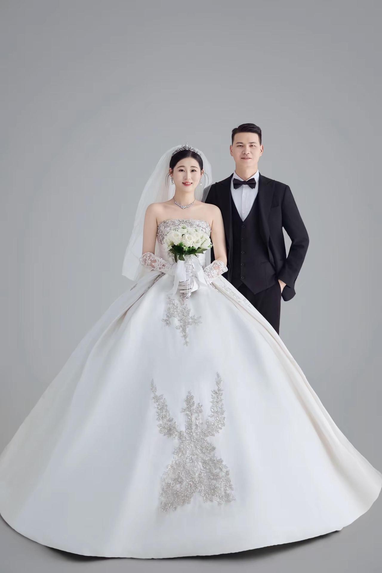 我们把爱写进婚纱照里，也写进朝朝暮暮的寻常岁月中。