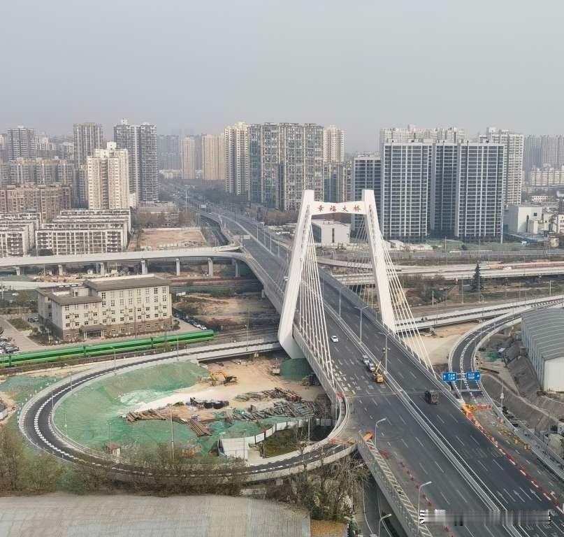 幸福路北延伸辅路快通了！匝道预计年底开通，地下隧道2026年完工

幸福路北延伸