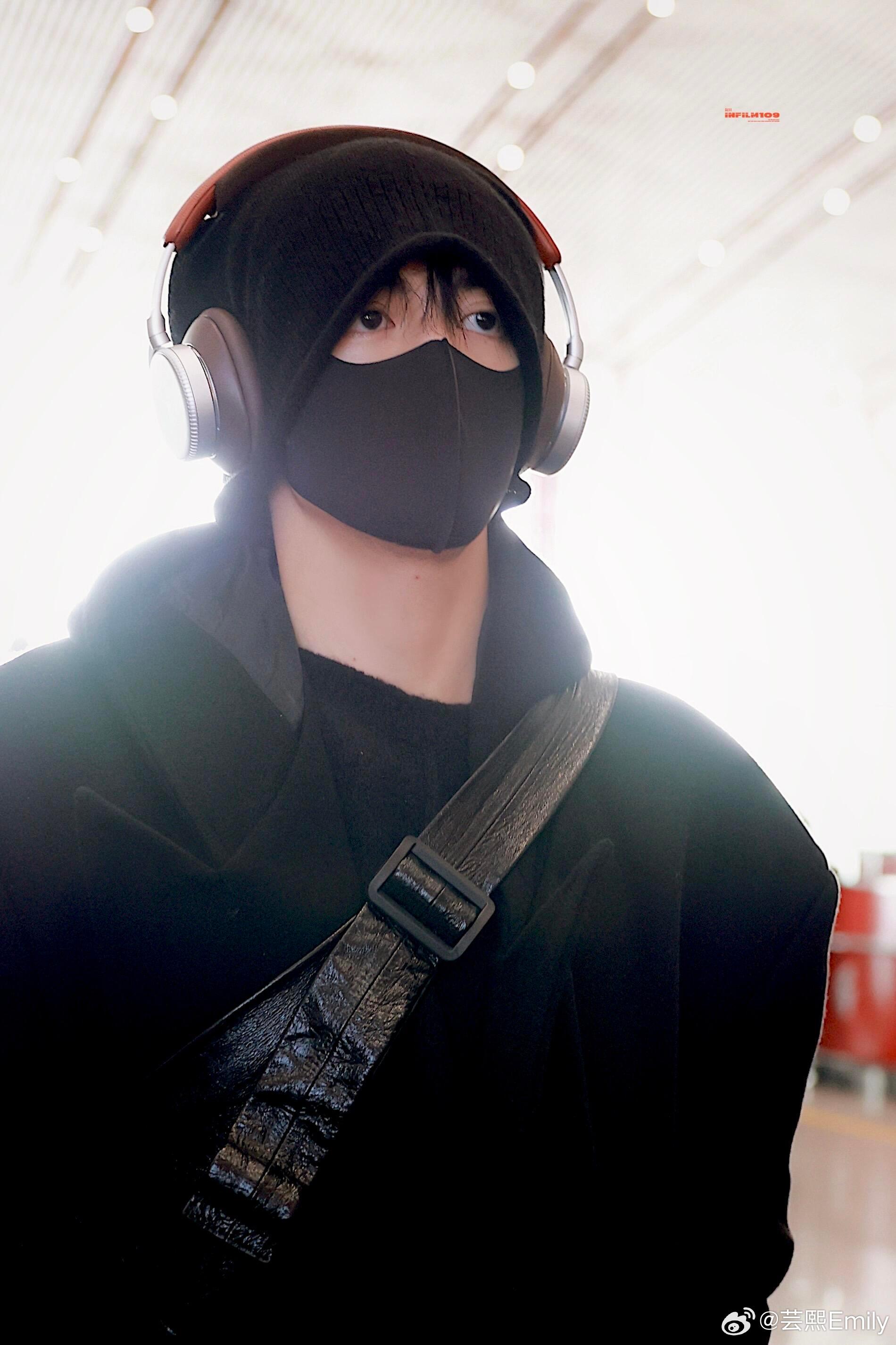 1.26曾舜晞出发巴黎，参加戴比尔斯品牌线下活动，冷帽搭配全黑大衣漫画男友上线了