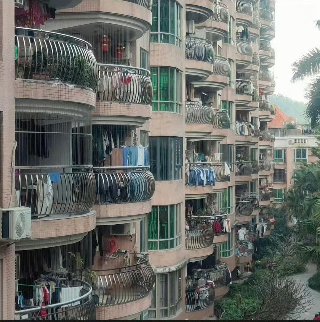 广东人的衣服是被洗烂的吧？每天都要洗上这么大一堆 