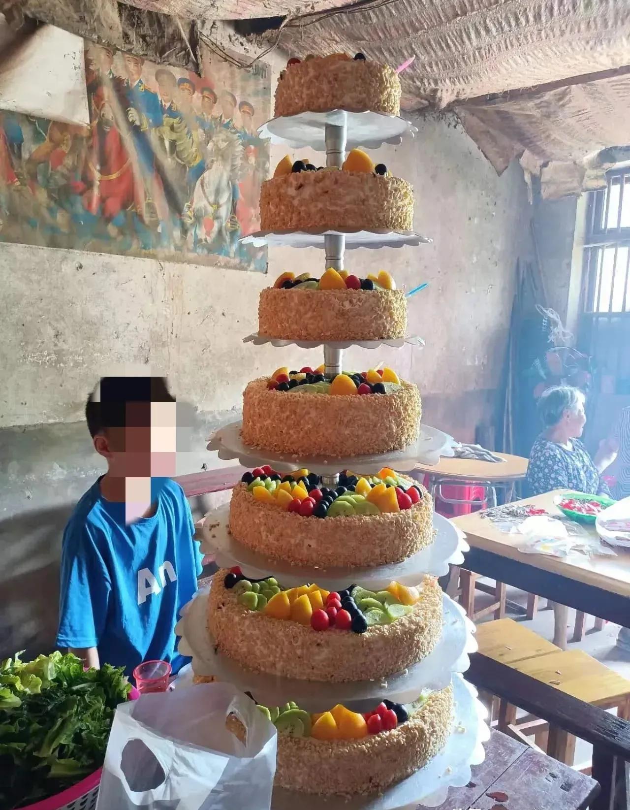 前几天听一个朋友说，他家做生意倒闭了！现在家里经济困难！马上要开学了，孩子的学费