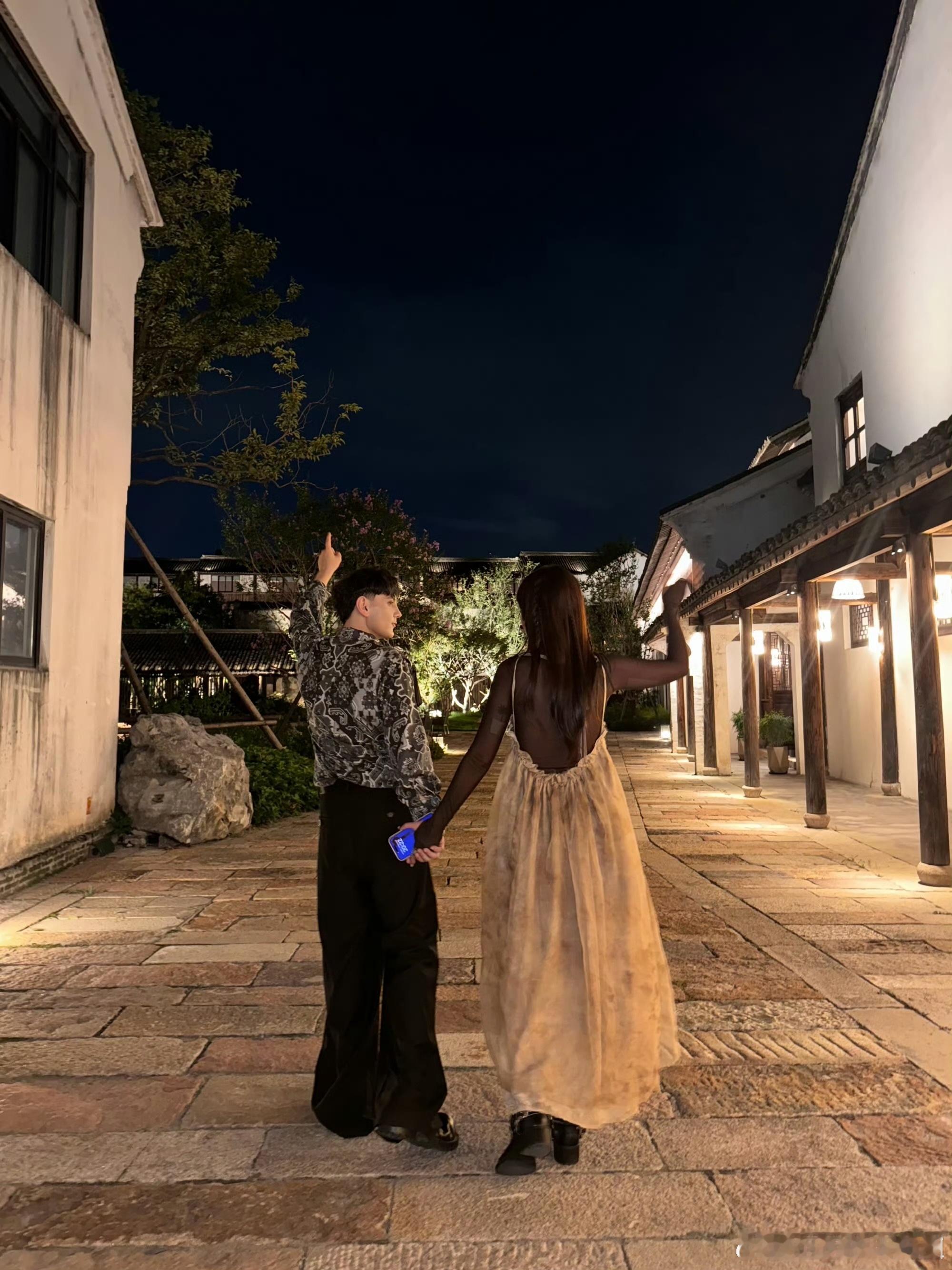 艾热孜巴首次合体上婚综 艾热和孜巴首次登场婚综《天声一对》，这对cp的互动真的太