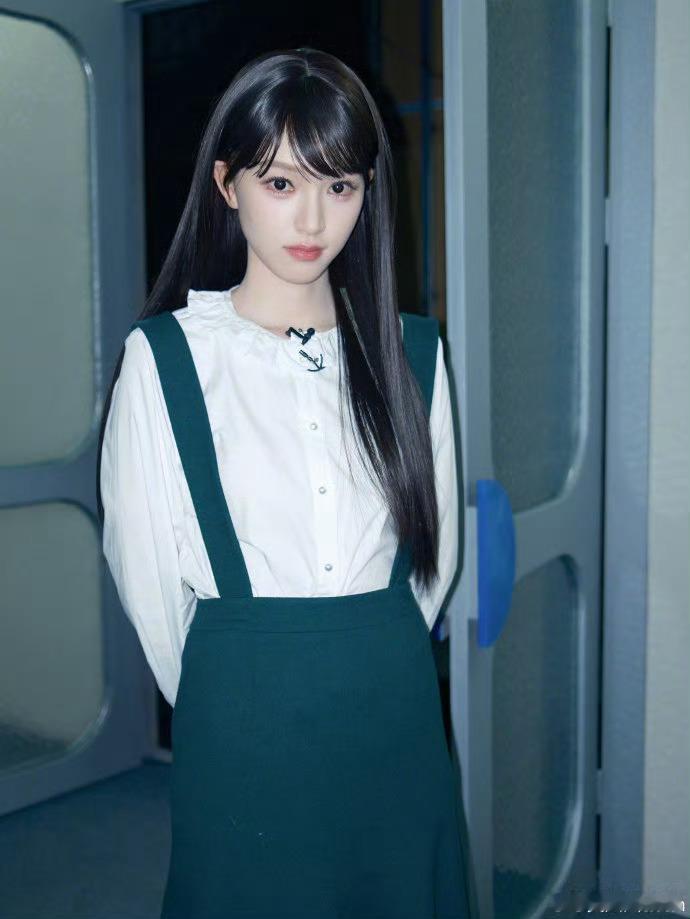 黄灿灿复刻武大校花 樱花年年开，女神依旧在。这才是初代网红该有的颜值实力！ 