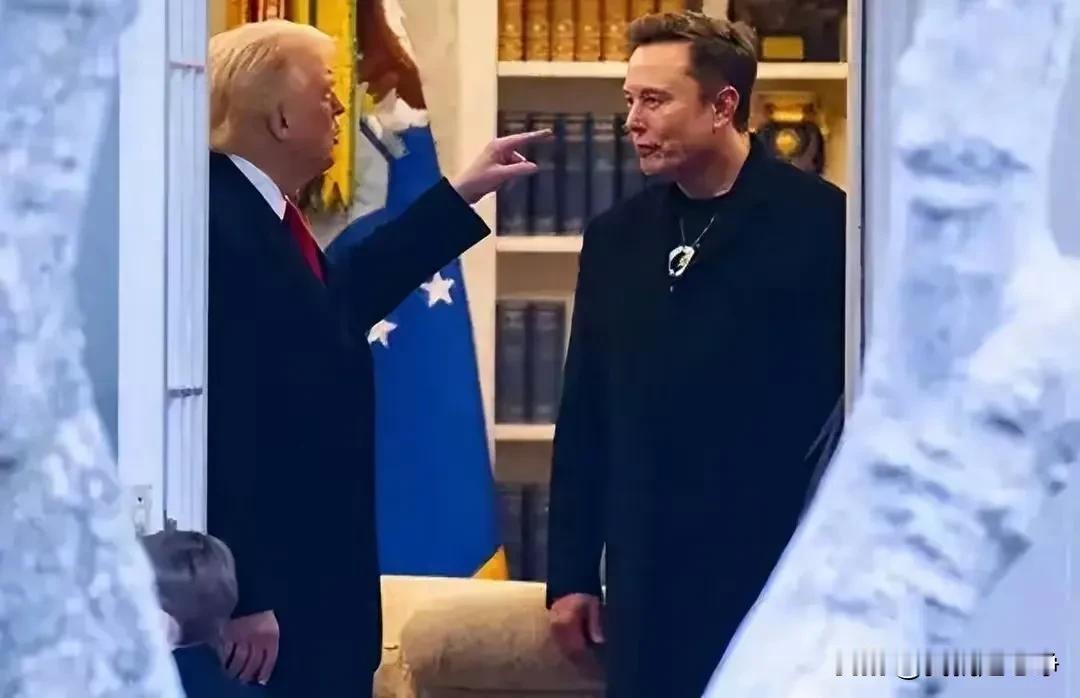 马斯克是世界首富，不管他是前首富也好，还是现任首富也罢！
反正人家当过！
那么马