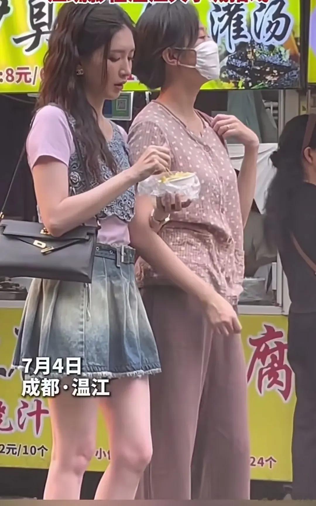 江一燕这身衣服穿上有点不显高端。 ​​​