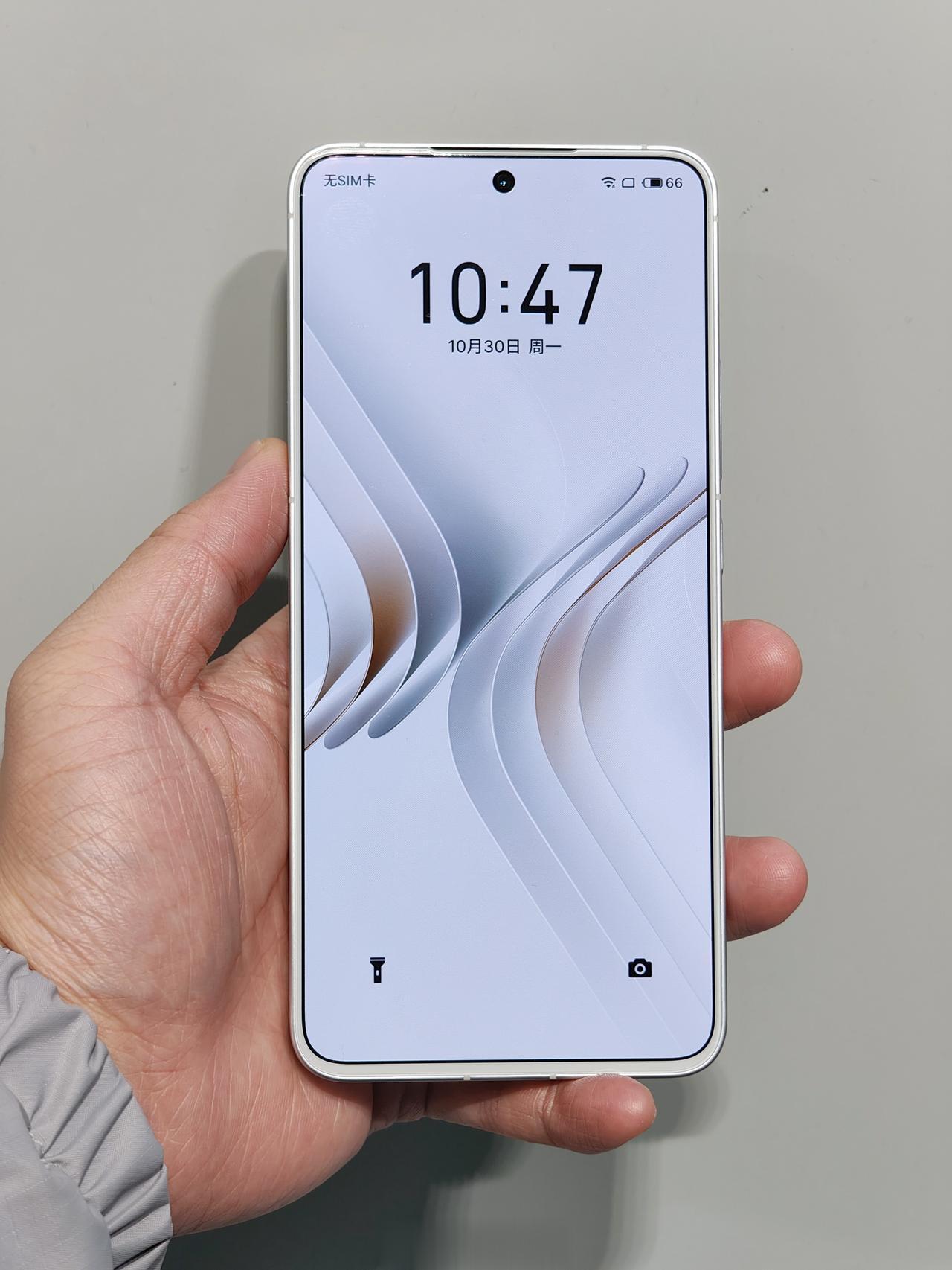 这年头为什么手机厂商不愿意做白色边框呢？我看魅族20 Classic的余生白不就