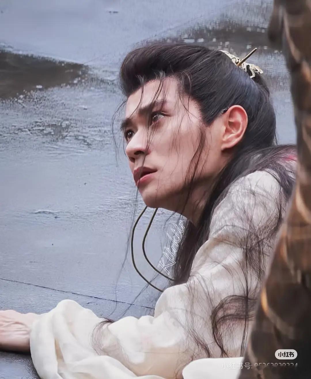 曹骏的眼神戏是真的可以，演配角的话好容易就掀桌了 ​​​