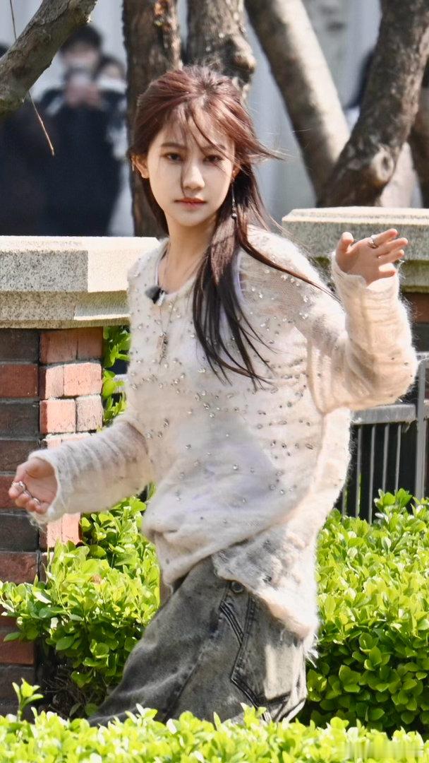 这是披哥浪姐青春版音综吧超燃青春的合唱 披哥浪姐玩的是情怀翻红，这节目玩的是年轻