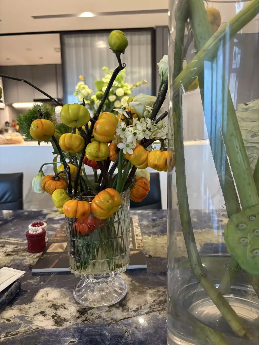 一些明亮的橙色生活