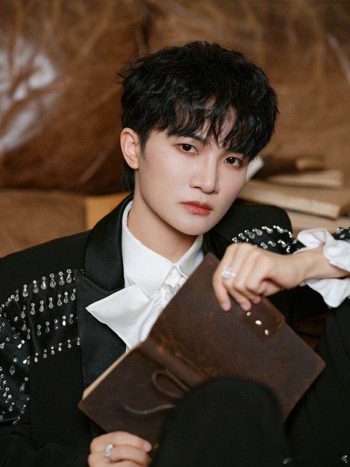 周深回应哪首ost最难唱. 反差感拉满的神仙单曲！周深最难OST《修星星的人》，