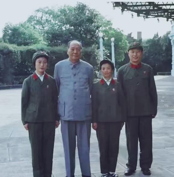 穿上军装，守候在毛主席老人家身边，让亿万人民放心…